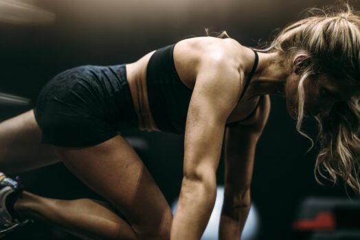 Programme HIIT maison : comment brûler la graisse en 20 minutes sans matériel ?