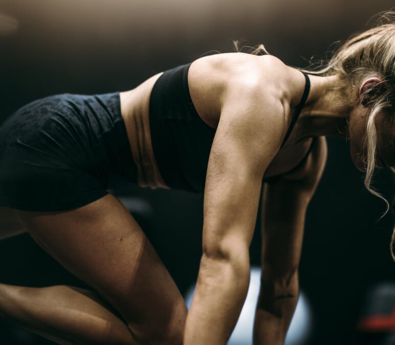 Programme HIIT maison : comment brûler la graisse en 20 minutes sans matériel ?